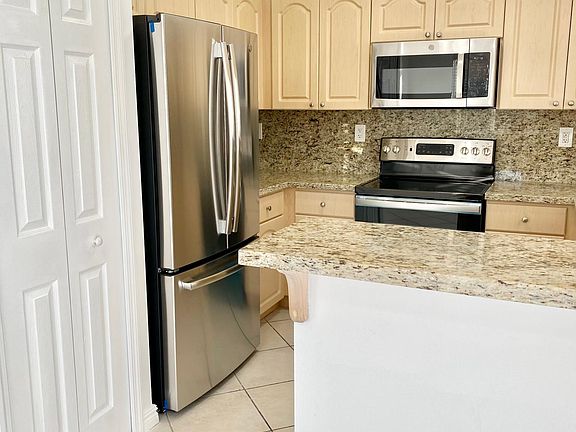 5th image of 3891 SW 146th Ct Unit 16