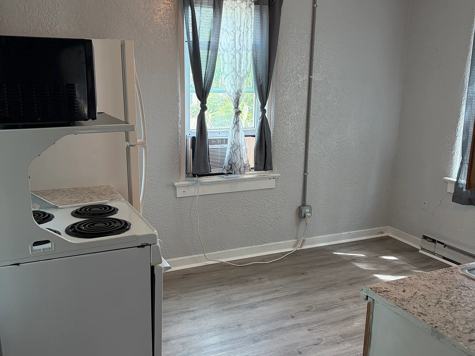 1 bed, 705 sqft, $1,200 — Photo 4