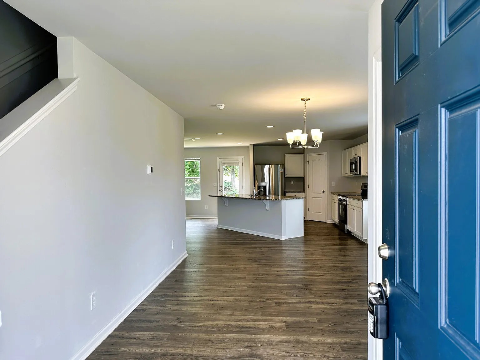 4 bed, 2.5 bath, 1925 sqft, $1,900 — Photo 2