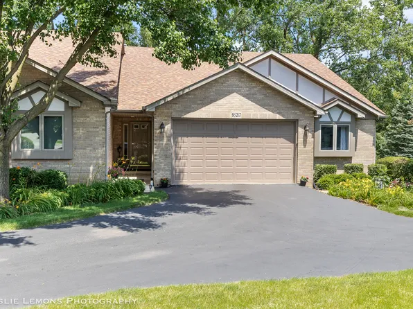 9S217 Clarenbrook Ct, Willowbrook, IL 60527