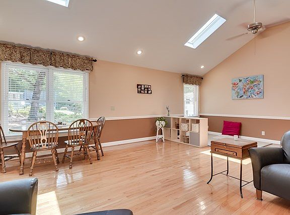 5th image of 791 Greenwood Dr