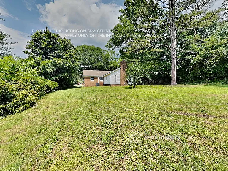 812 E John St — Photo 19
