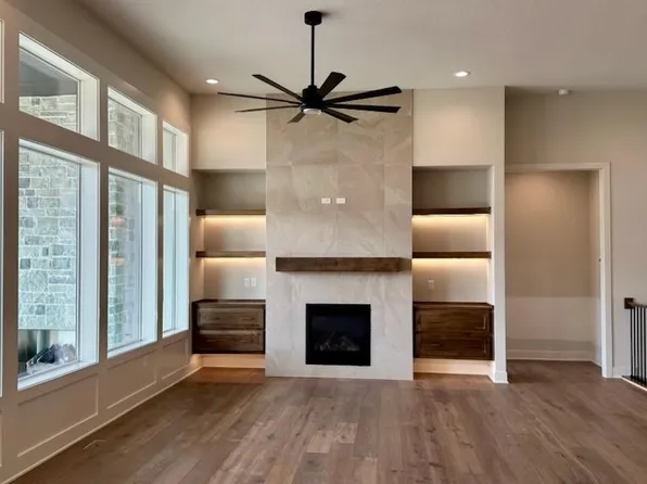17408 Parkhill St, Overland Park, KS 66221