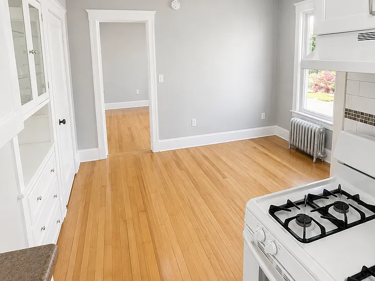 24 Webster St — Photo 4