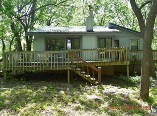 9384 Village Ln, Ozawkie, KS 66070