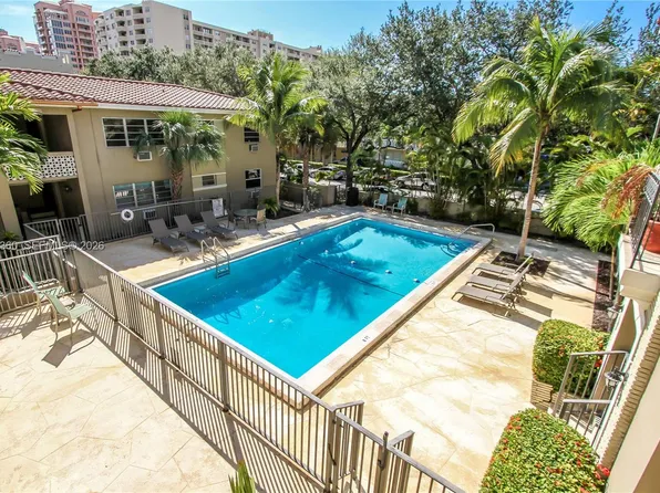 125 Edgewater Dr APT 1, Coral Gables, FL 33133