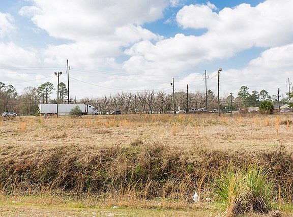 5th image of 2207 Memorial Dr