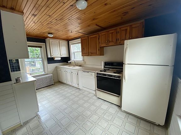 3rd image of 63 Essex St #2