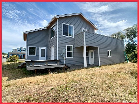 5th image of 411 Olympic View Ave NE