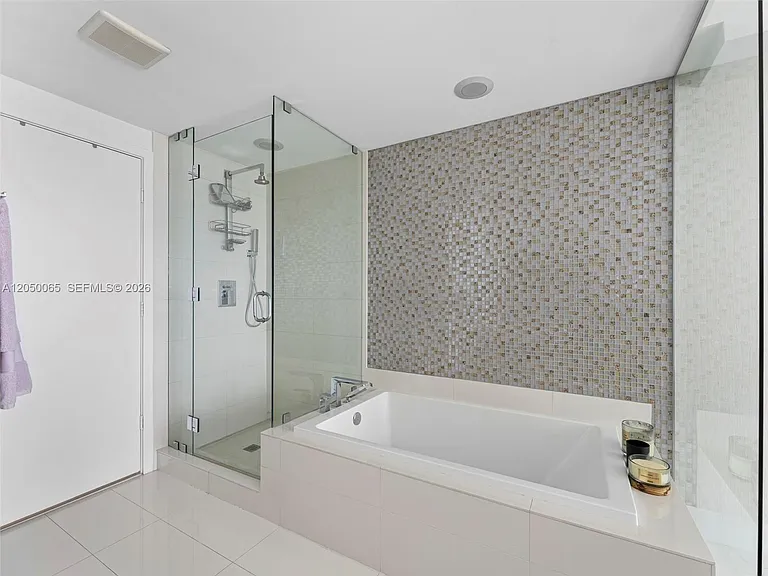 650 NE 32nd St #1201 — Photo 9