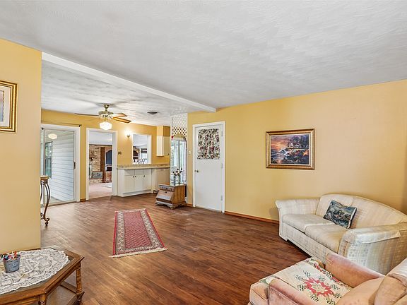 5th image of 1810 Ridgewood St