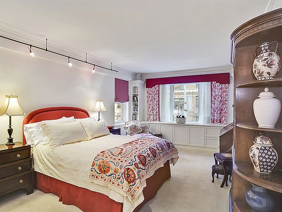 5th image of 415 E 52nd St APT 3CA