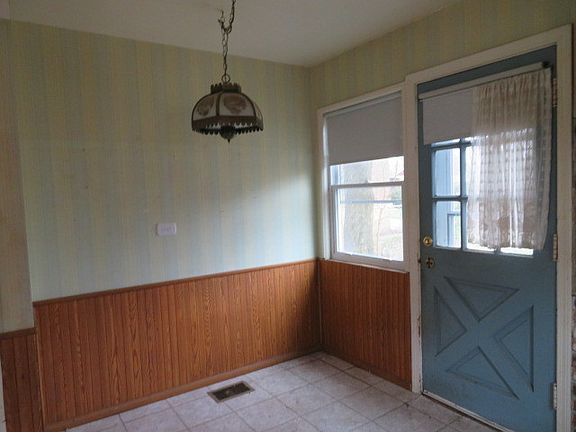 5th image of 9004 Menard Ave