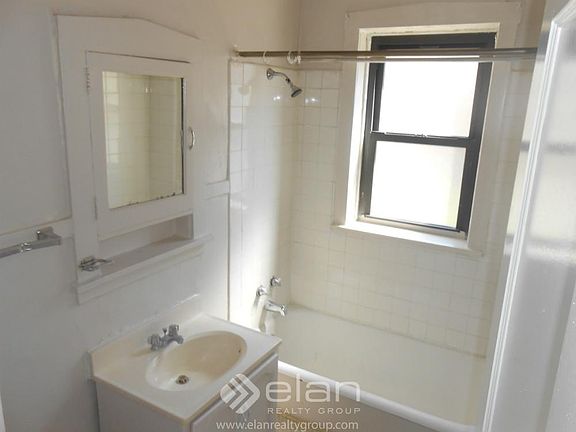 4th image of 1137 Oak Ave APT 1E