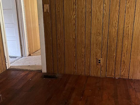 5th image of 301 Westview St