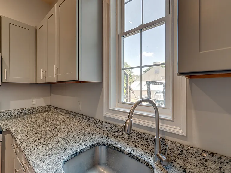 545 Whitney Ave #2 — Photo 18