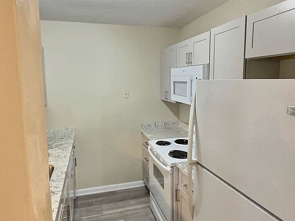 5th image of 211 Eastland Blvd #B