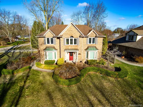 3405 Newgate Dr, Troy, MI 48084