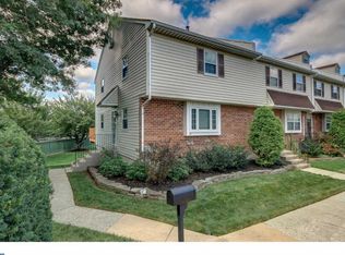 25 Colonial Cir, Aston, PA 19014