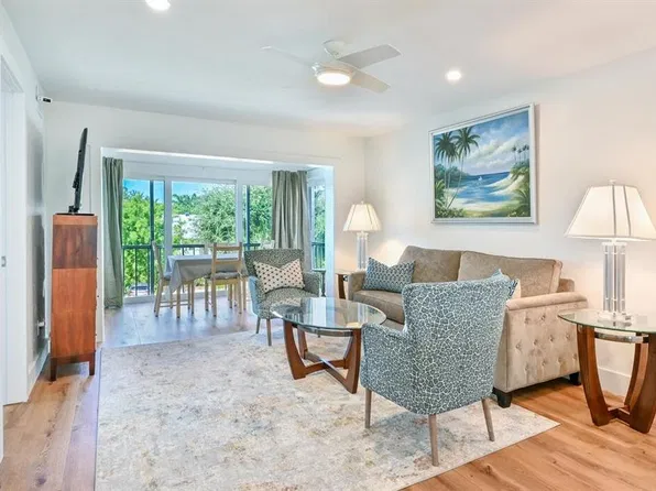 250 7th Ave S APT 301, Naples, FL 34102