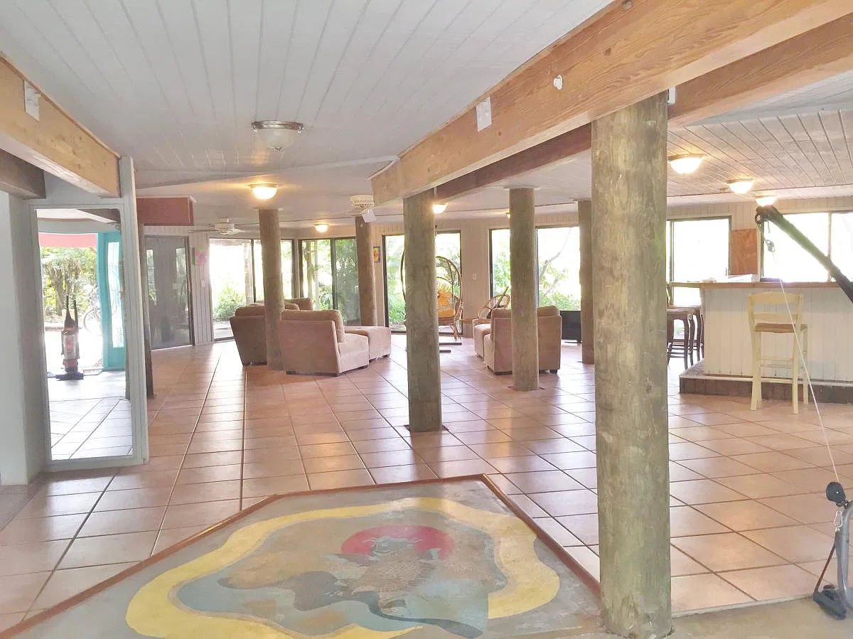 3 bed, 5300 sqft, $7,900 — Photo 4