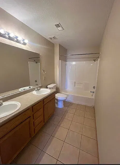 3 bed, 1100 sqft, $1,295 — Photo 2