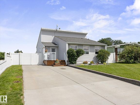 2nd image of 3607 42nd St