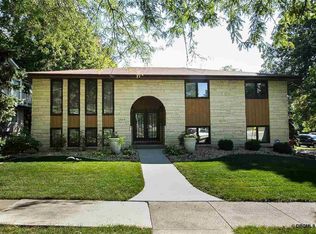 2210 Clarke Crest Dr, Dubuque, IA 52001