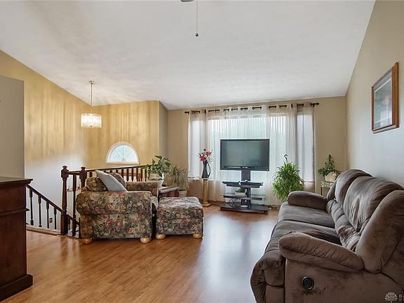 4th image of 2133 Robinhood Dr