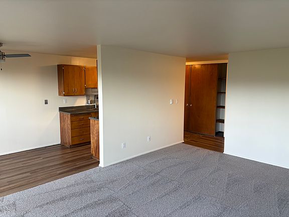 5th image of 2516 14th Ave W #105