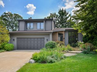 1755 S Wiesbrook Rd, Wheaton, IL 60189