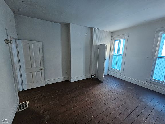 5th image of 212 S 14th St