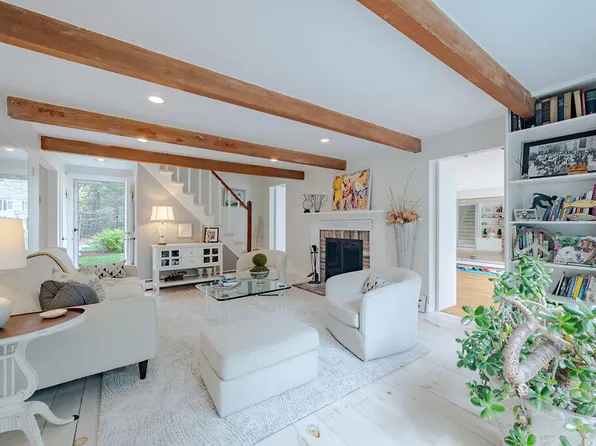 39 Rosewood Lane, Cotuit, MA 02635