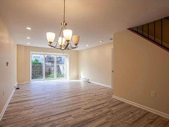 4th image of 527 Carrollton Dr
