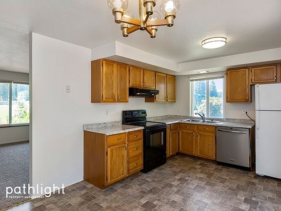4th image of 1900 Madrona Dr SE