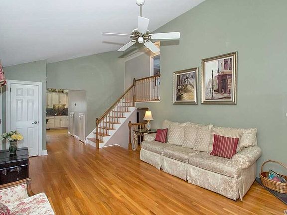 4th image of 28 Tidewater Ave