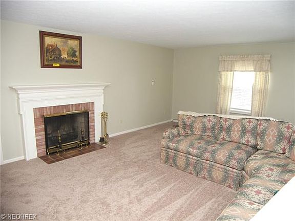 5th image of 2466 E Erie Ave
