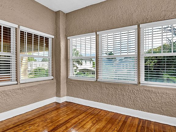 5th image of 2449 Burlington Ave N APT 4