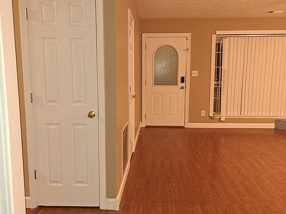 3rd image of 3045 Malvern Dr