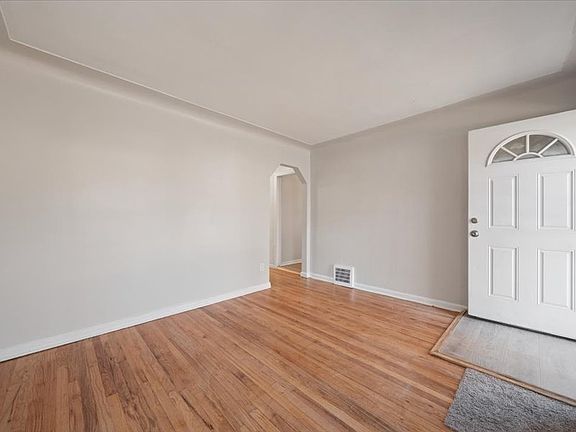 5th image of 18627 Justine St