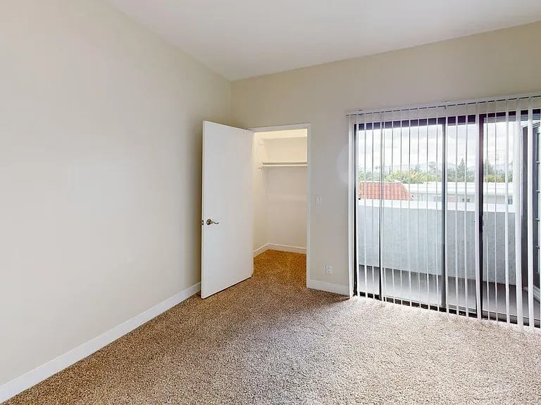 Citronia Luxe Towers Apartments — Photo 12