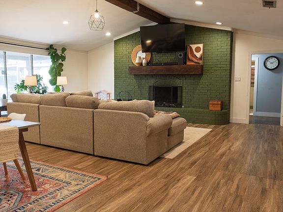 4th image of 213 Cottonwood Ln