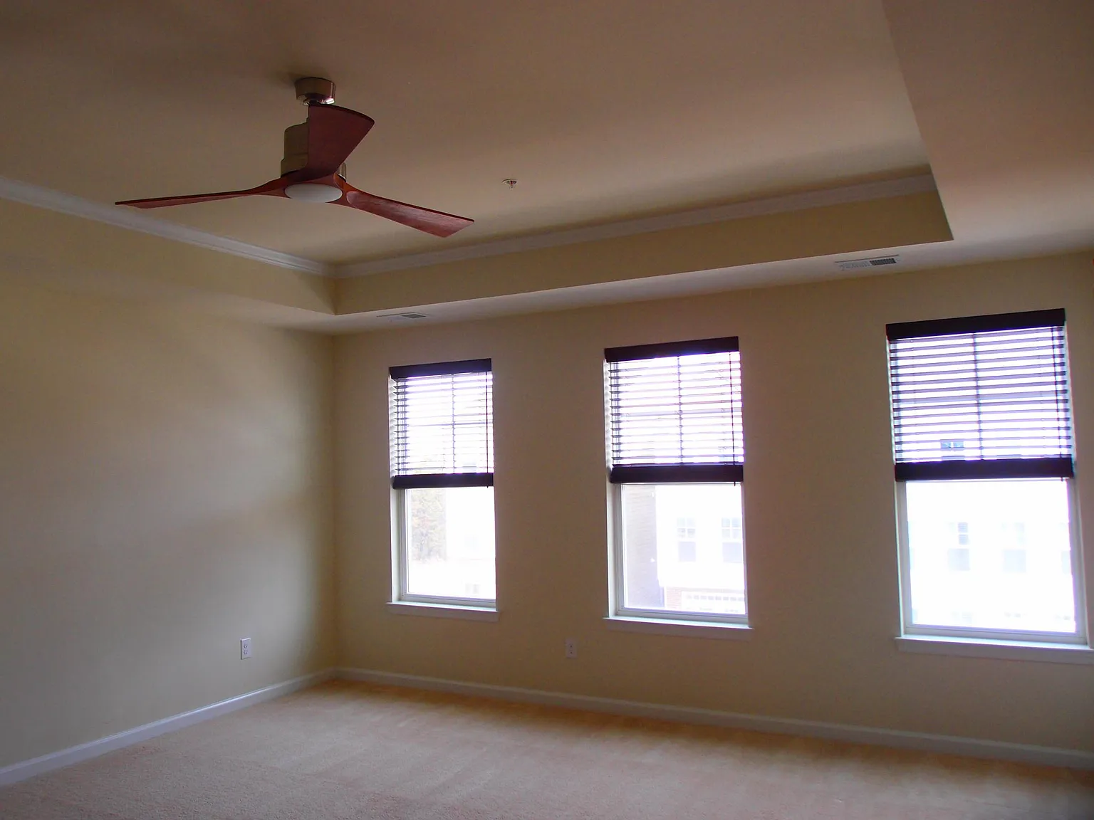 3 bed, 1827 sqft, $3,299 — Photo 3