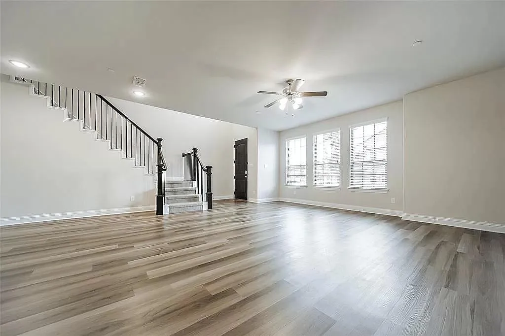 3 bed, 1996 sqft, $2,649 — Photo 3
