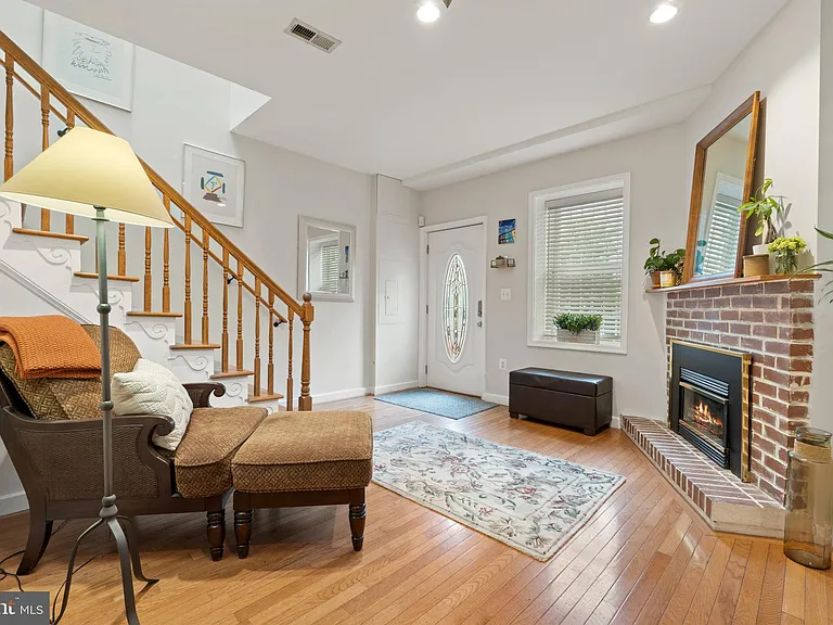 1723 Seaton St NW — Photo 3