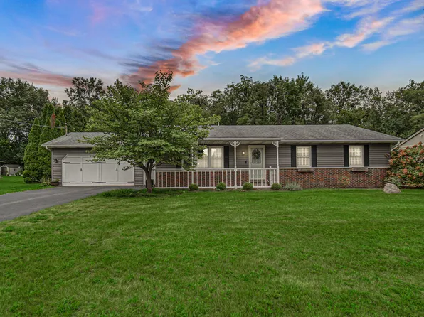 8868 Luann Dr E, Demotte, IN 46310