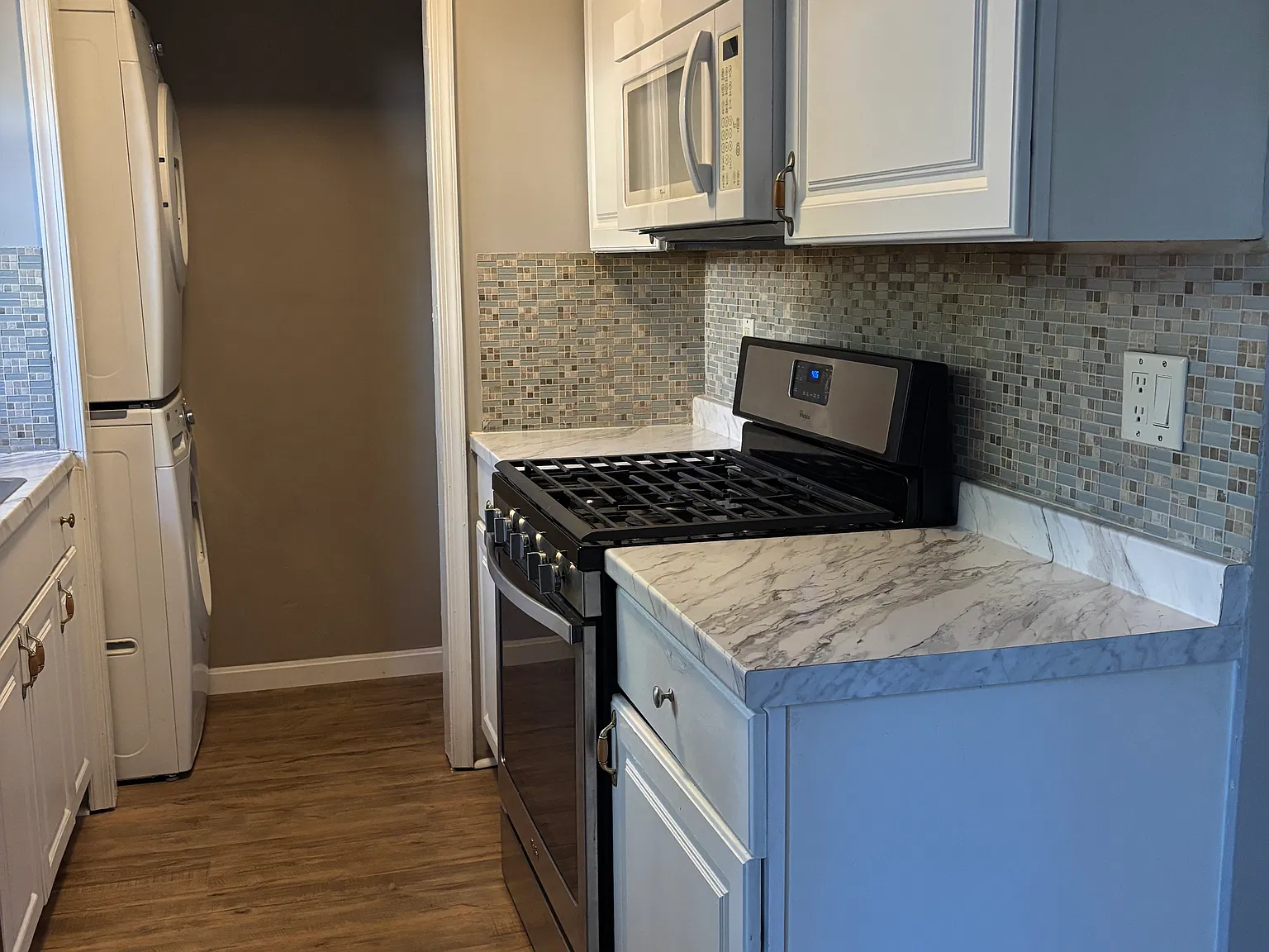 3 bed, 1.5 bath, 1200 sqft, $1,799 — Photo 2