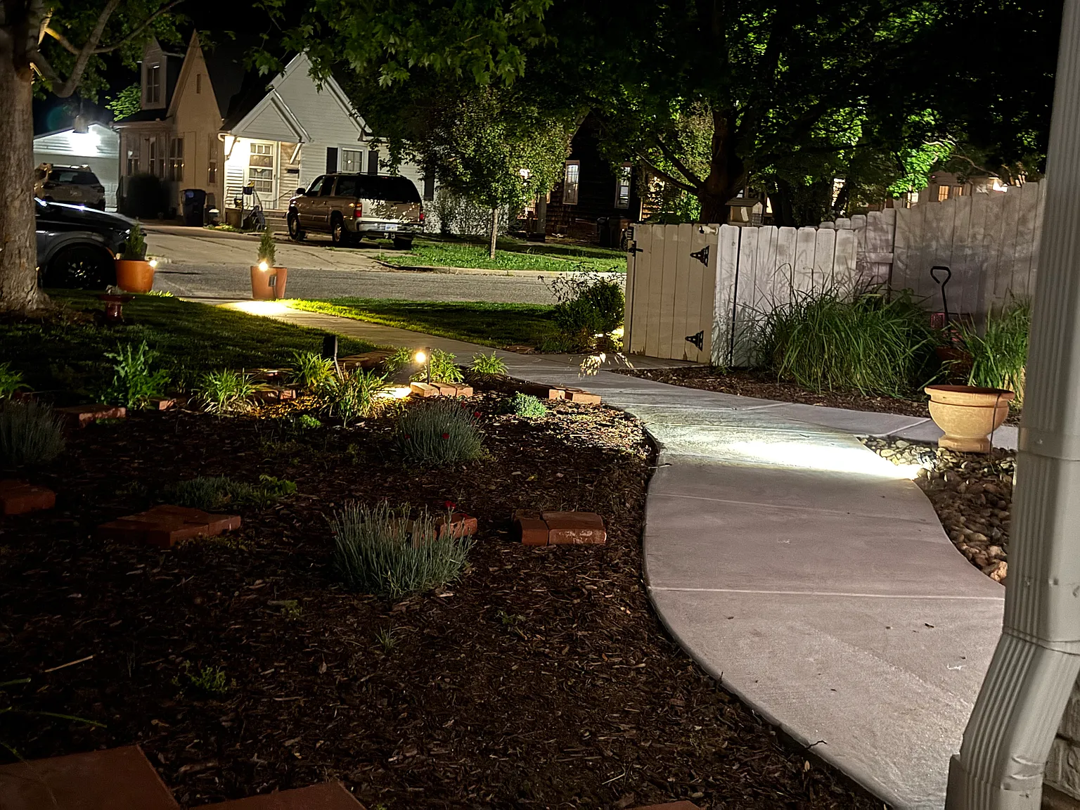 4319 E Lewis St — Photo 2