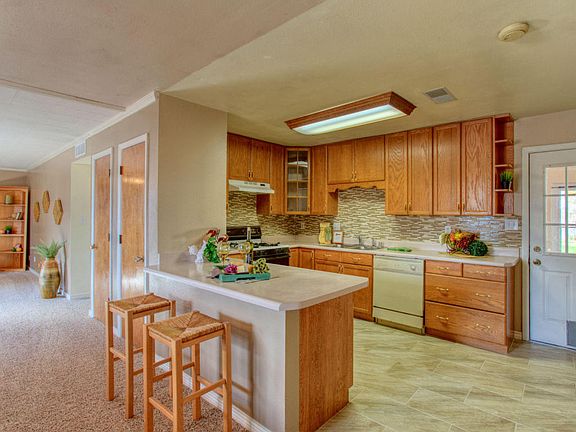 3rd image of 14217 Turner Pl NE
