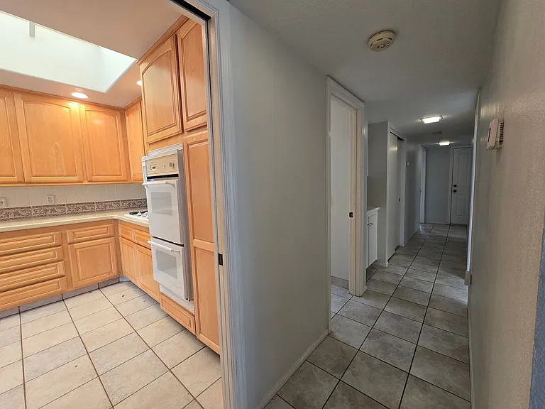 2960 Hyde Park Cir — Photo 10